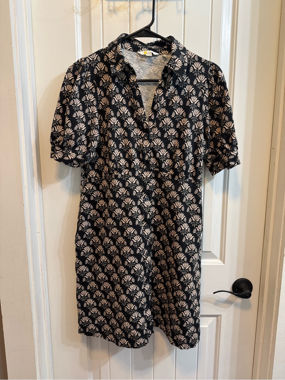 Boden- Black and Beige Floral Print Short Sleeve Button-Front Dress with pocket - Picture 1 of 3